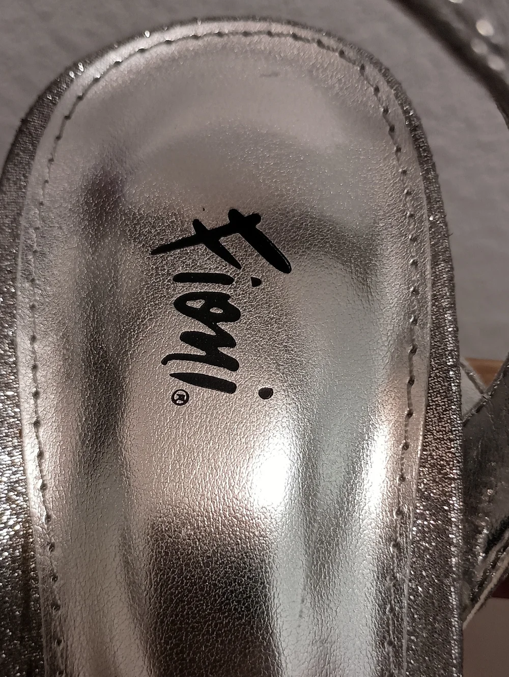 FIONI  Silver Glitter Strap Sandals for Women. SZ 7